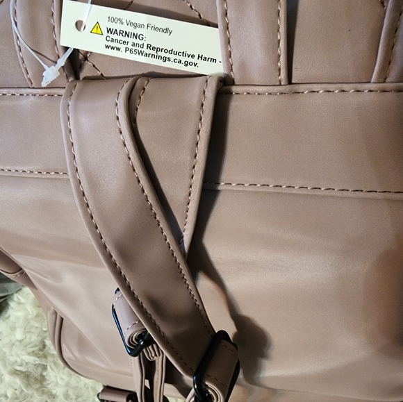 Backpack - Picture 3 of 7